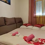 Mara Apartment *