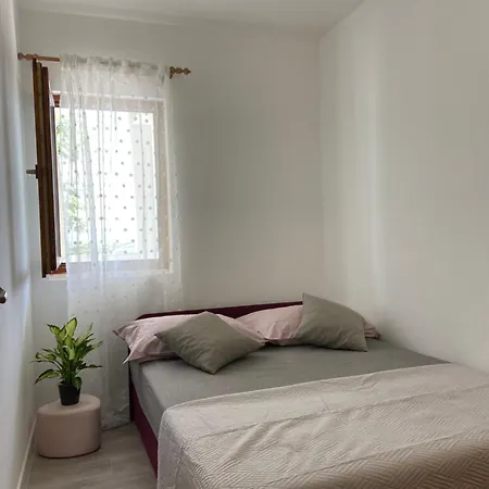 Apartment Mara Rogoznica